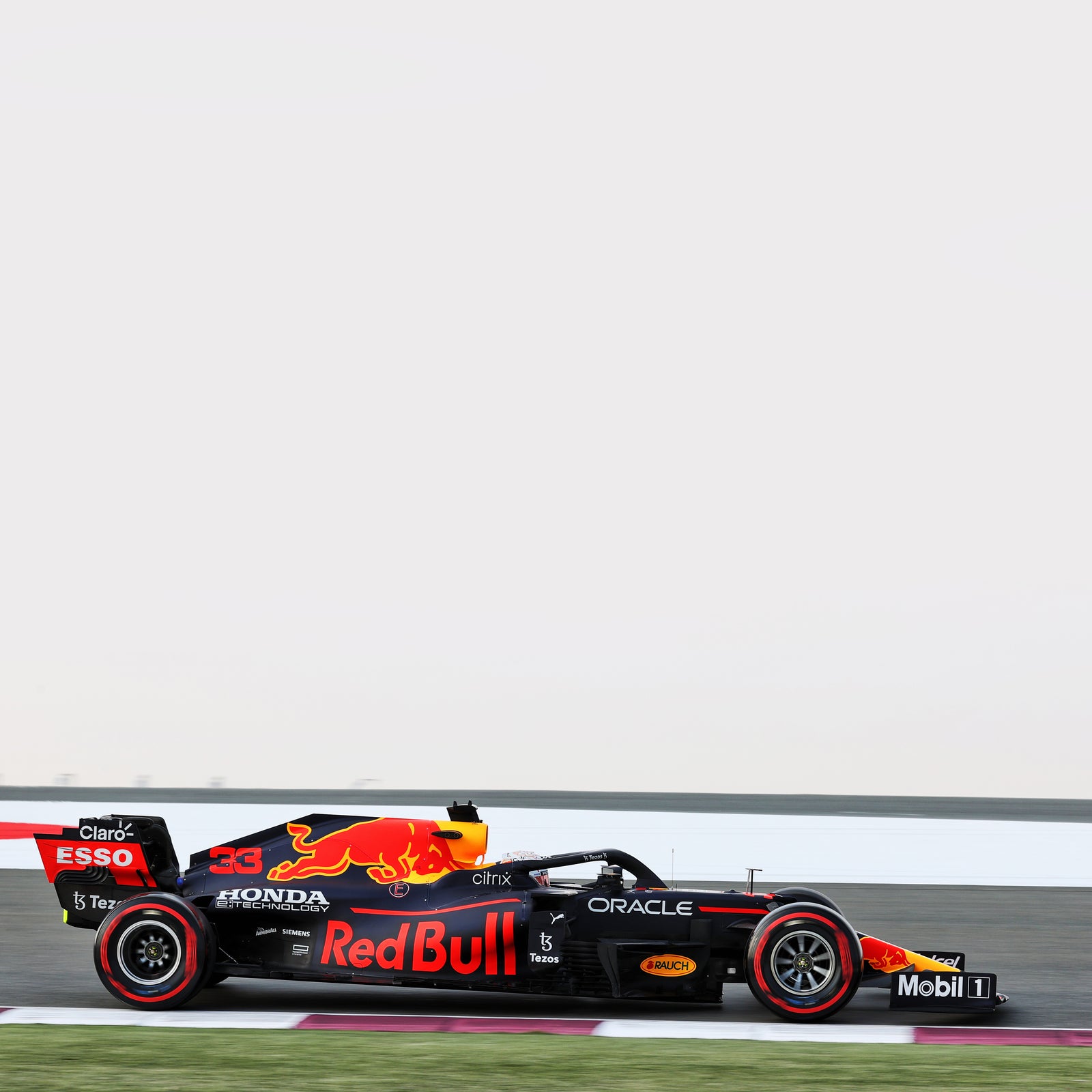 Max Verstappen 2021 Oracle Red Bull Racing Race Used Wheel Rim Table