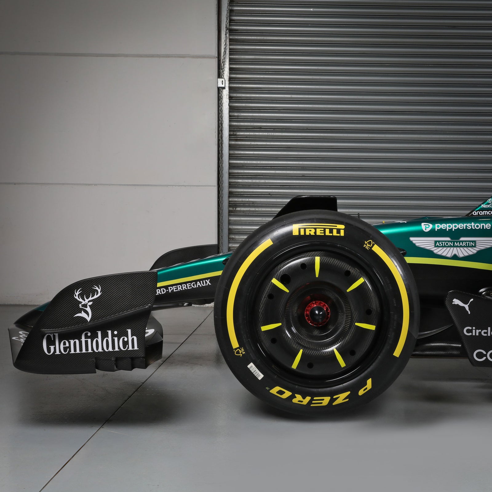 Official Aston Martin F1® Team Show Car – AMR25