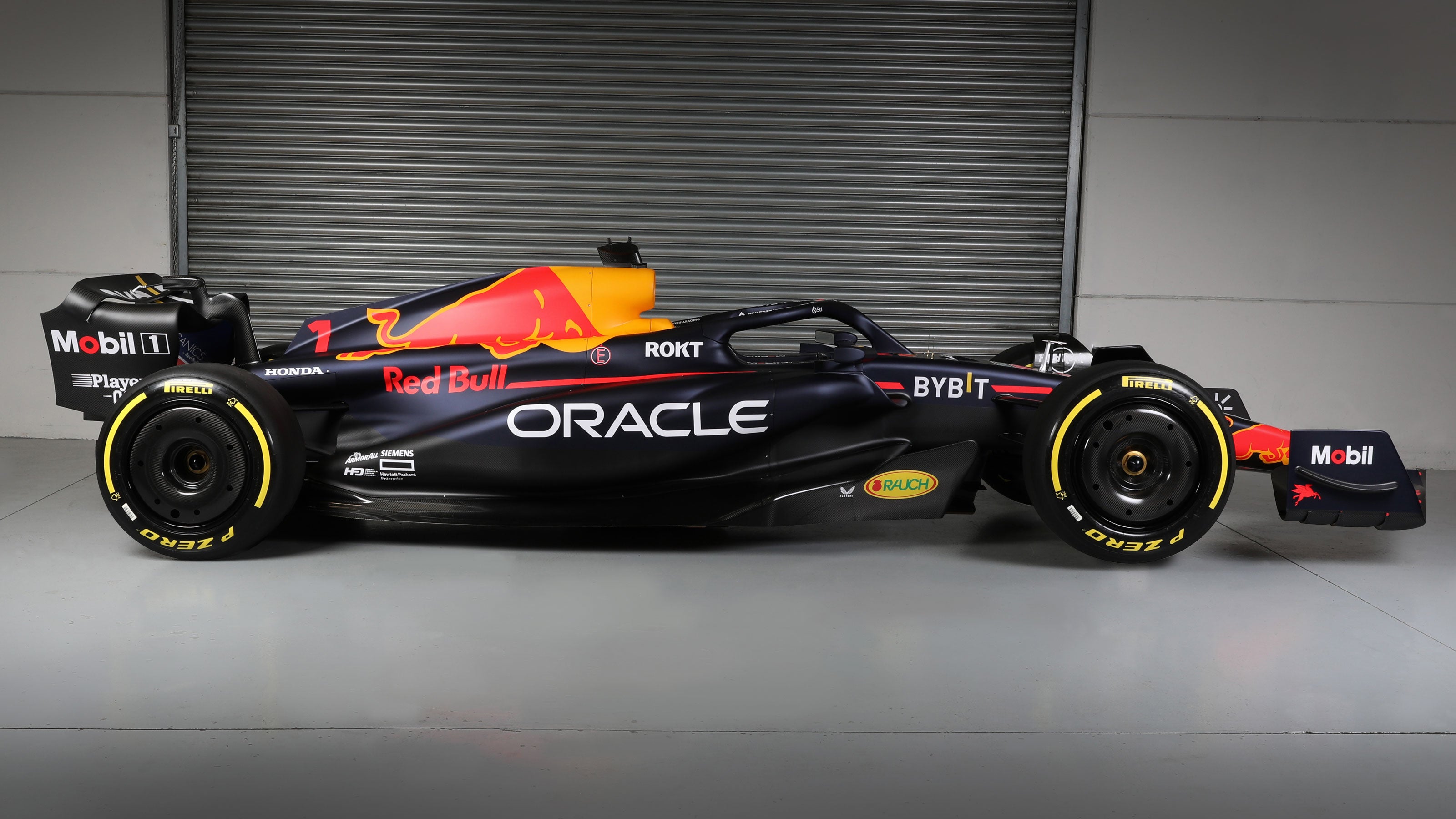 Official Oracle Red Bull Racing 2023 RB19 Show Car – F1 Authentics