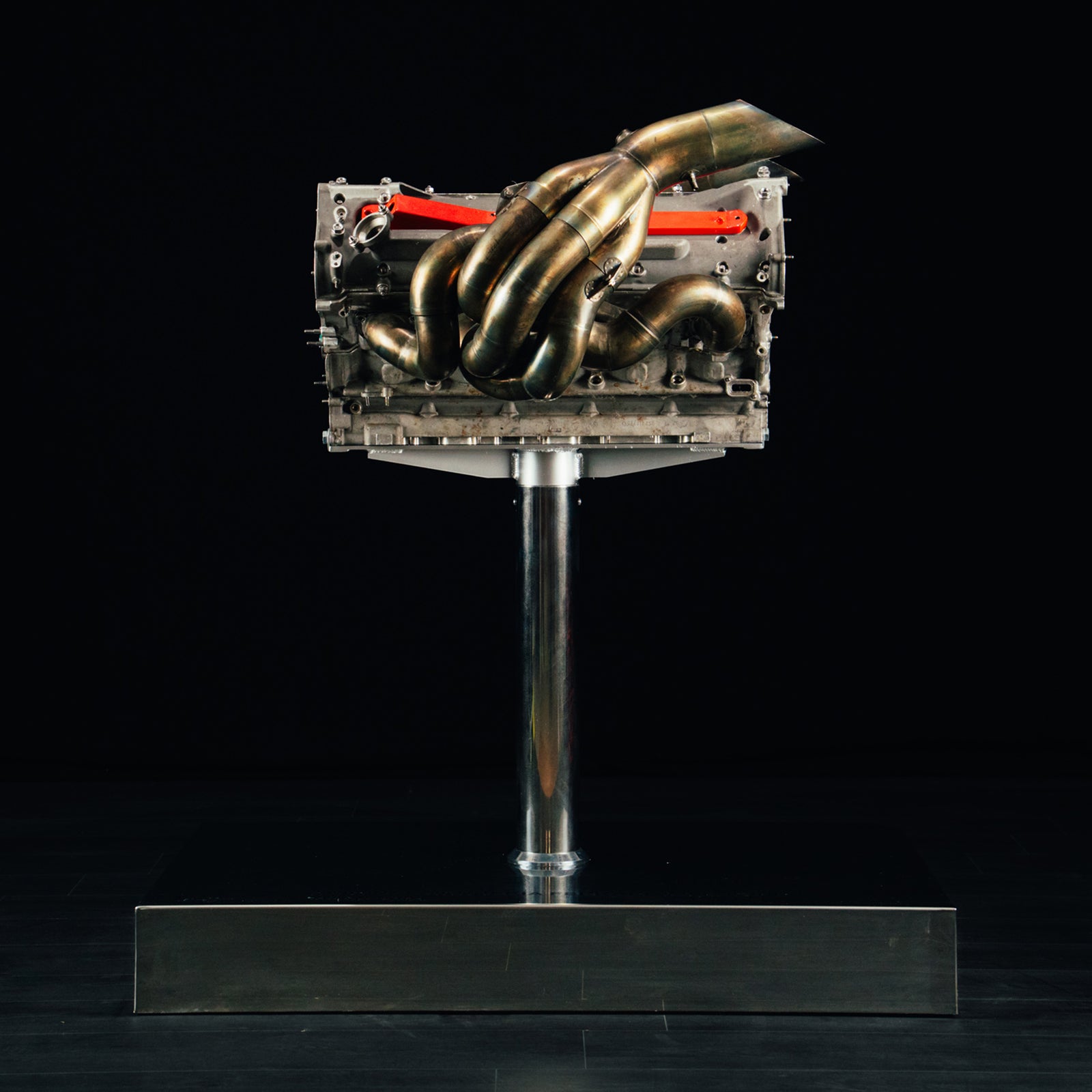 Season Launch LOT 041 – 2001 Ferrari F2001 050 Engine - Display Stand