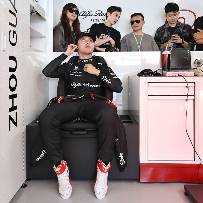 LOT 524 - Alfa Romeo 2023 Pit Garage Drivers Chair - Guanyu Zhou