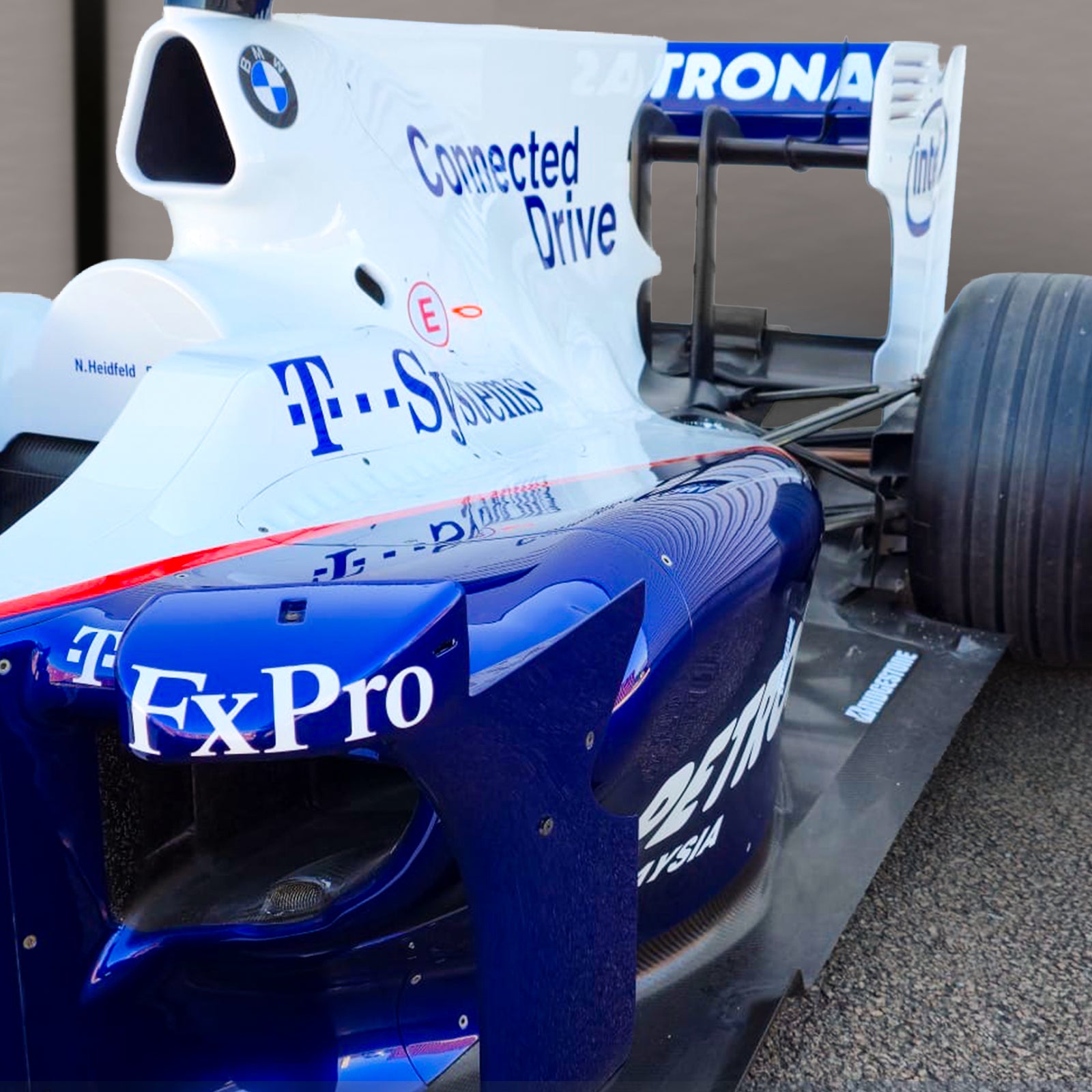 LOT 007 - (Sold by Private Treaty) - BMW Sauber 2009 F1.09-02 Rolling Chassis