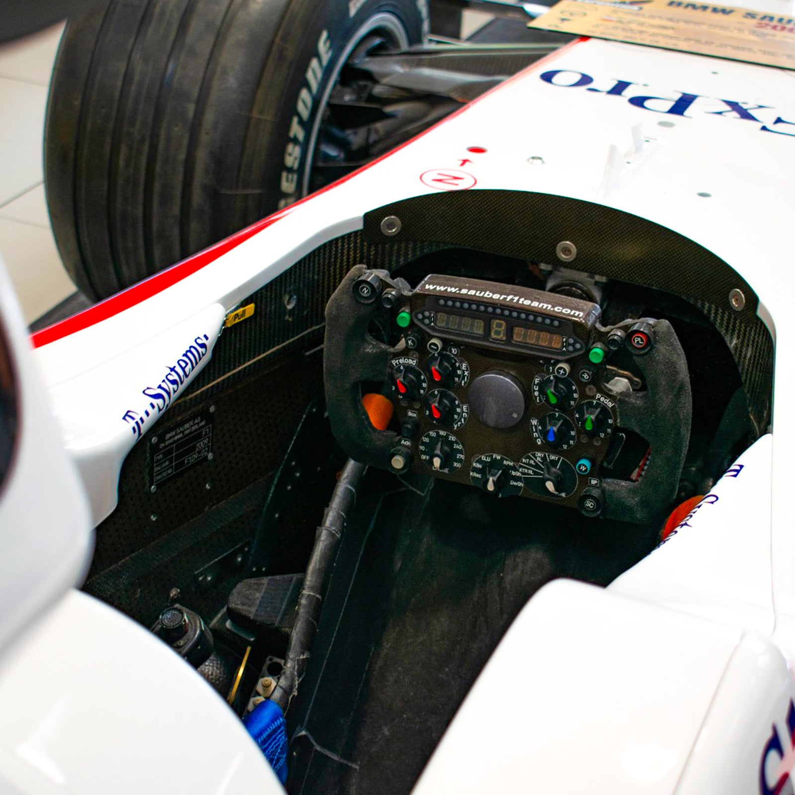 LOT 007 - (Sold by Private Treaty) - BMW Sauber 2009 F1.09-02 Rolling Chassis
