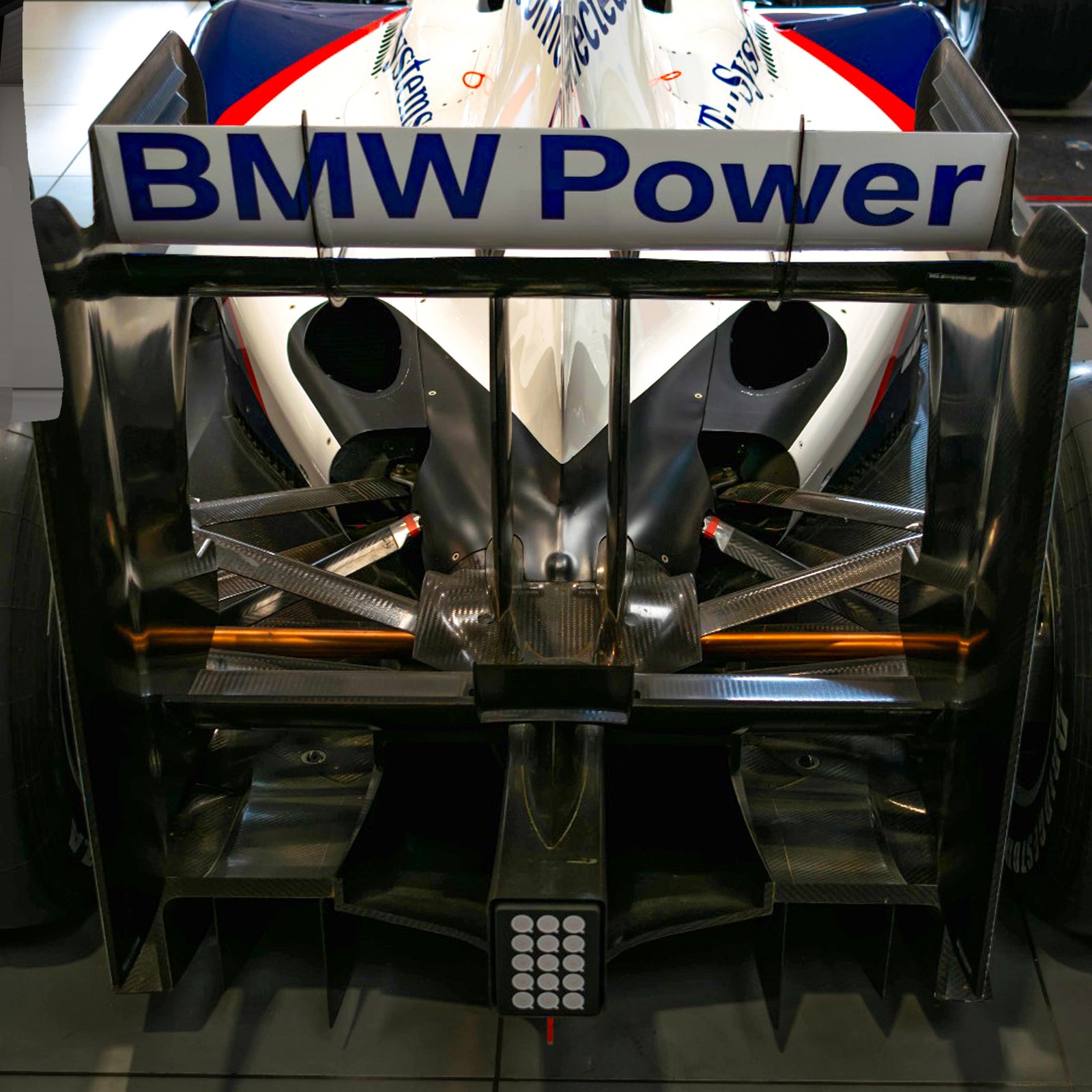 LOT 007 - (Sold by Private Treaty) - BMW Sauber 2009 F1.09-02 Rolling Chassis