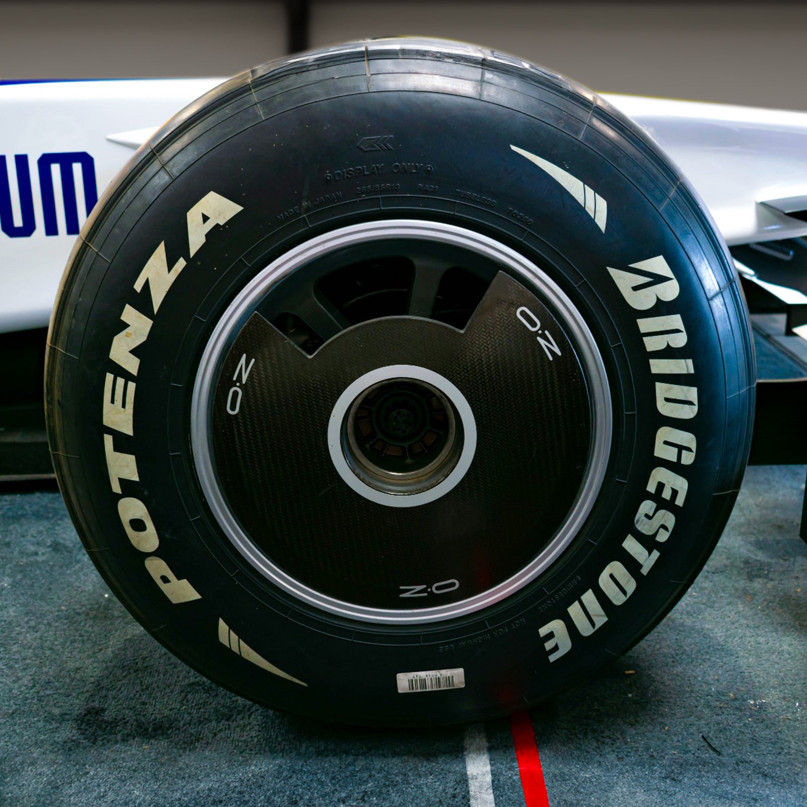LOT 007 - (Sold by Private Treaty) - BMW Sauber 2009 F1.09-02 Rolling Chassis