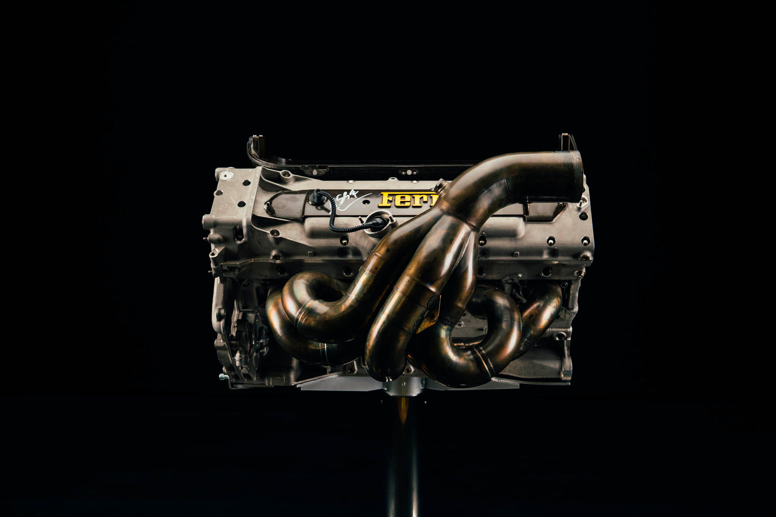 LOT 018 – Michael Schumacher 1998 Signed Ferrari F300 047 Engine
