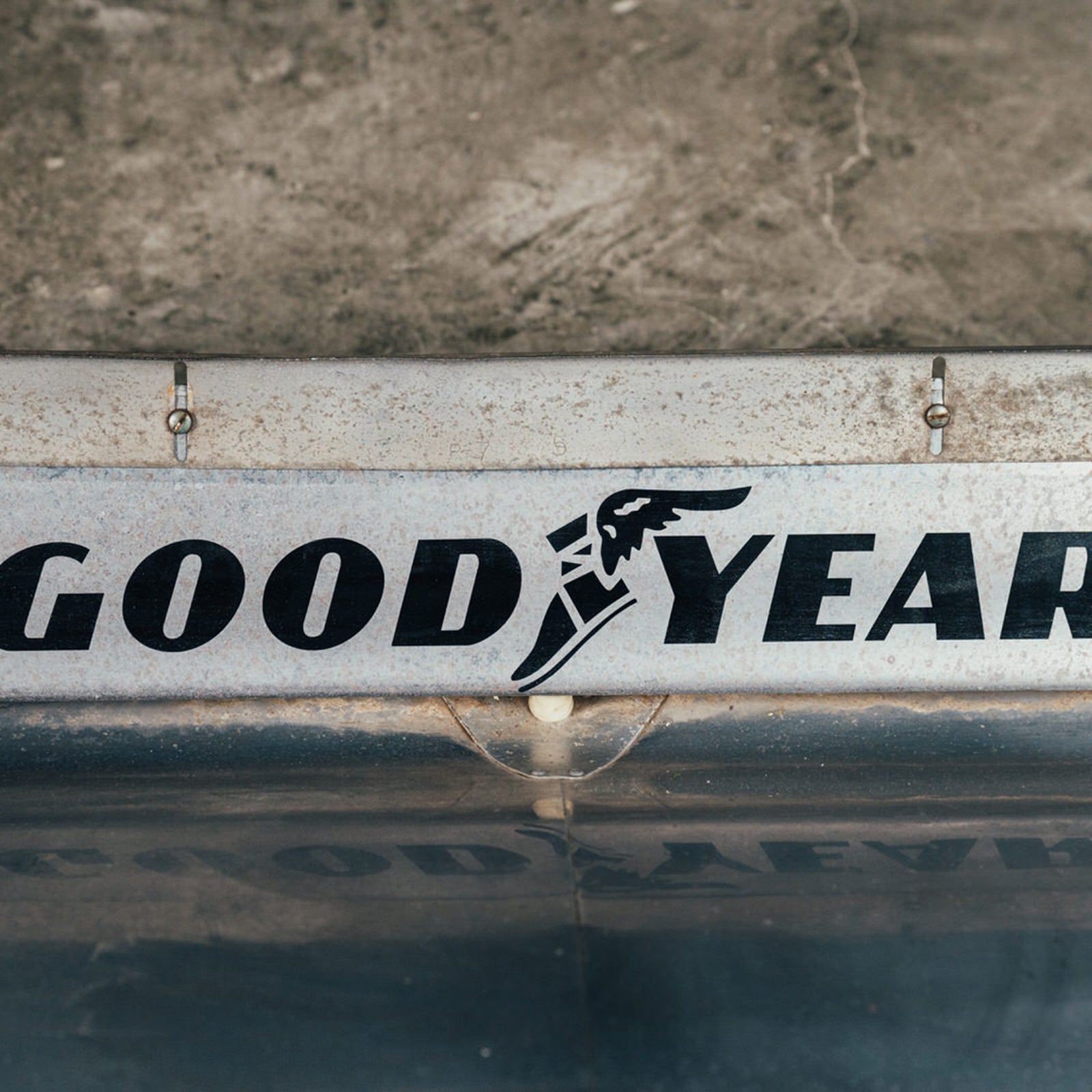 LOT 613 - 1977 Ferrari 312T Niki Lauda Rear Wing Photo Match