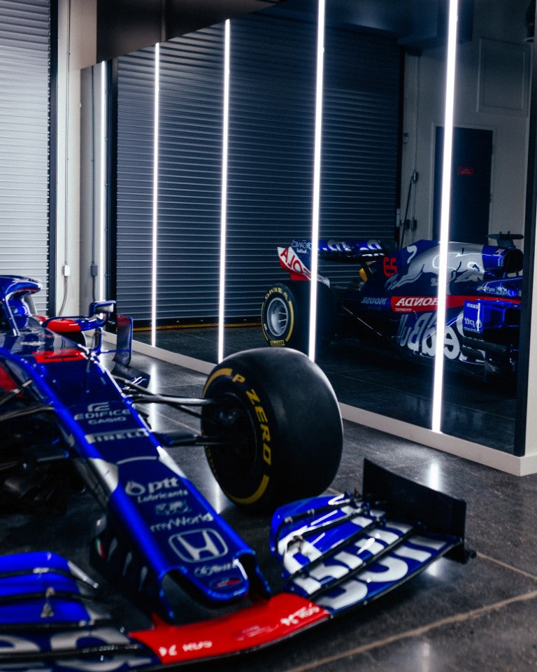LOT 004 - 2019 Toro Rosso STR14-04 - F1® P2 Finishing Rolling Chassis