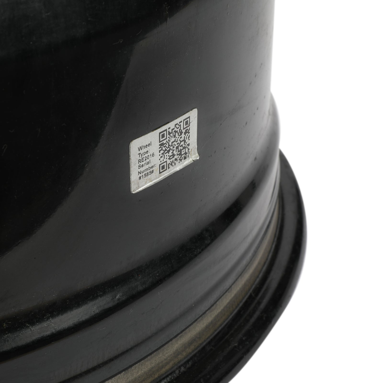 Authentic Lando Norris 2023 McLaren F1 Team front wheel rim table, race-used at the Qatar Grand Prix and crafted from a genuine Formula 1 component