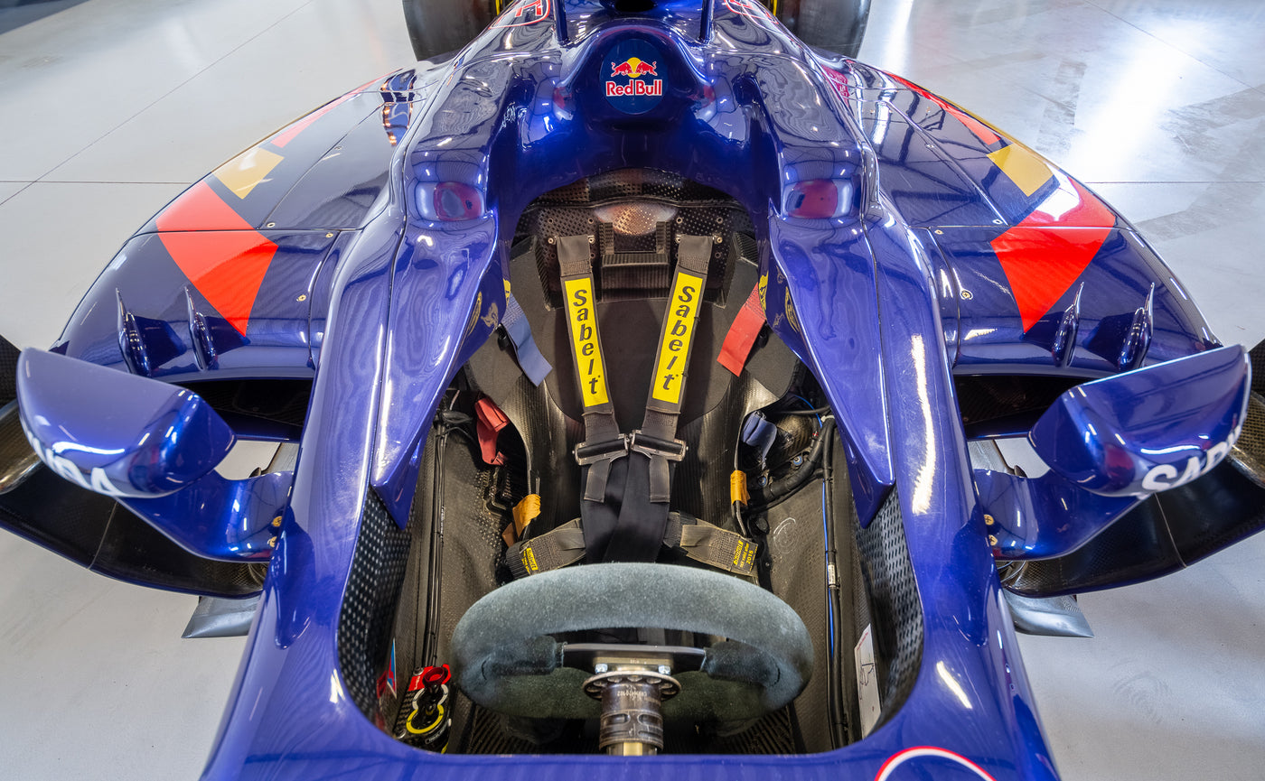 Scuderia Toro Rosso STR10 - 02
