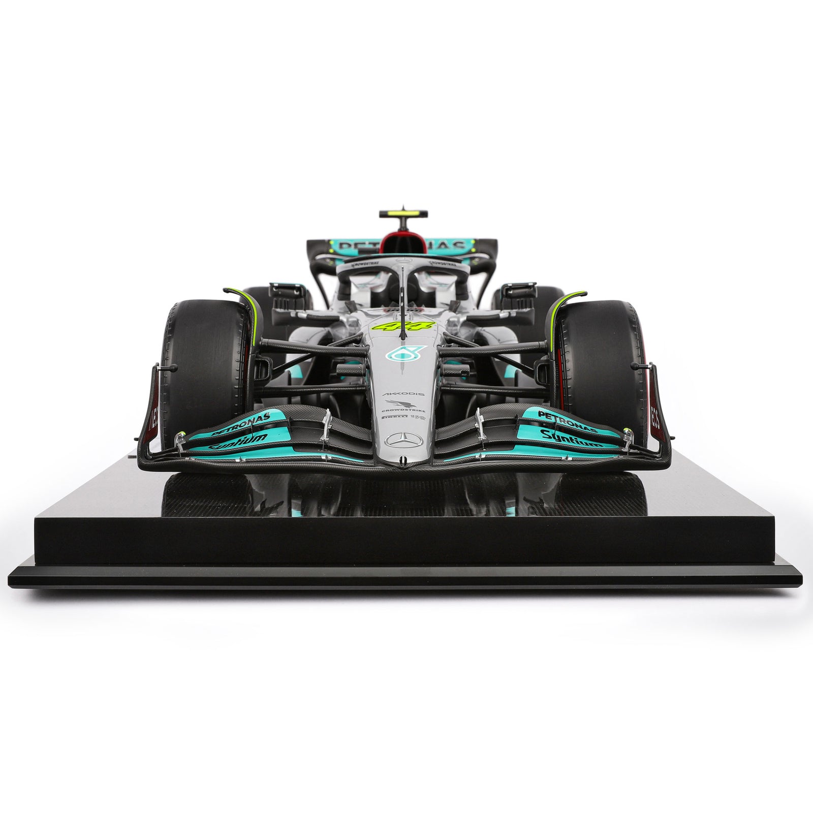 Lewis Hamilton 2022 Mercedes-AMG F1 W13 E Performance 1:8 Scale Model