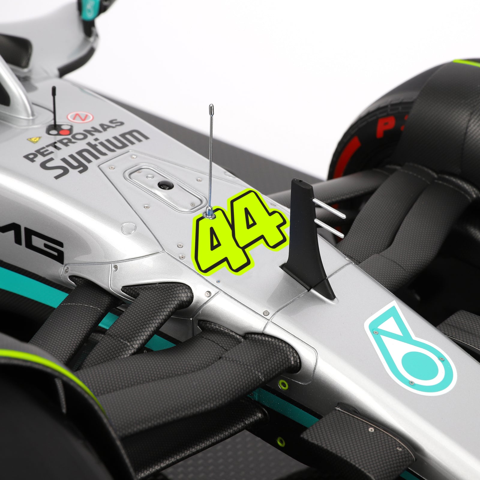 Lewis Hamilton 2022 Mercedes-AMG F1 W13 E Performance 1:8 Scale Model