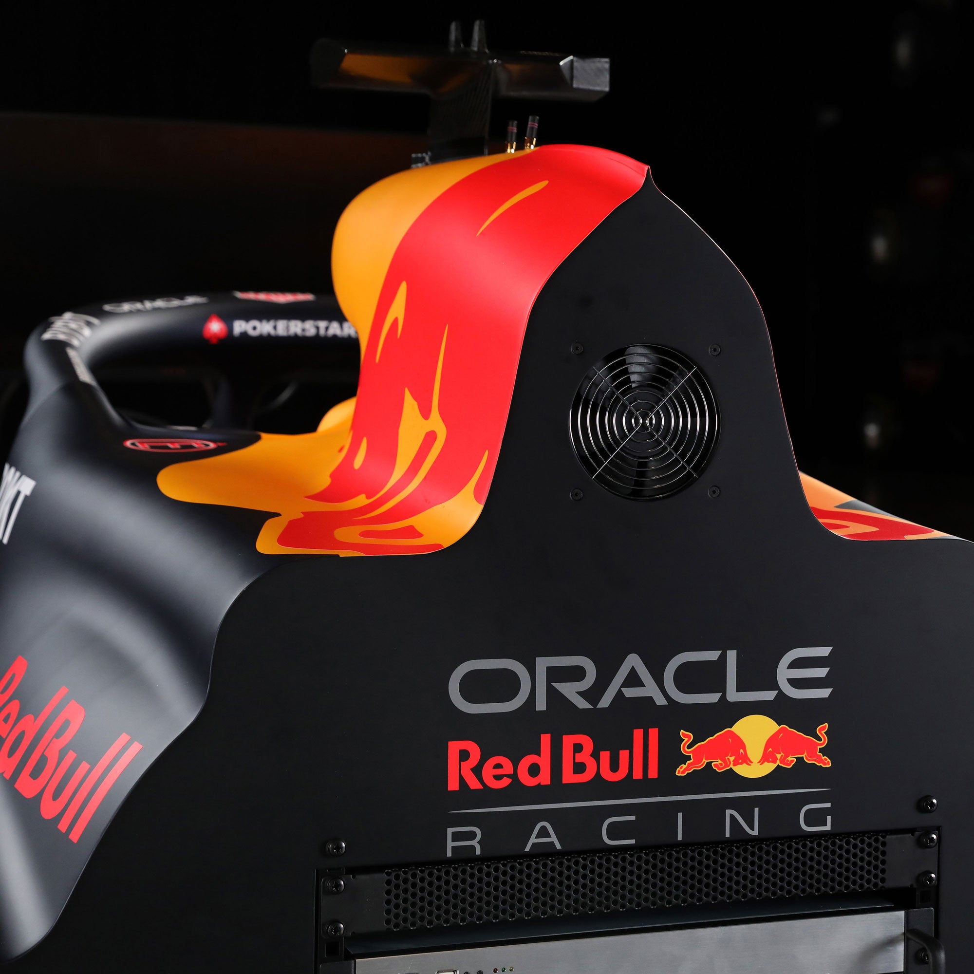 WORLD EXCLUSIVE – Oracle Red Bull Racing RB19 Motion Simulator