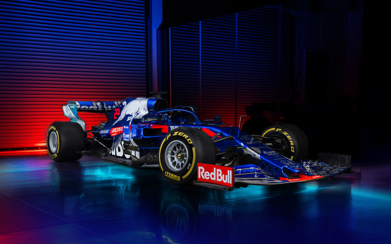 2019 Toro Rosso STR14-04 P2 finishing rolling chassis, authentic Formula 1 collector display and premium motorsport memorabilia