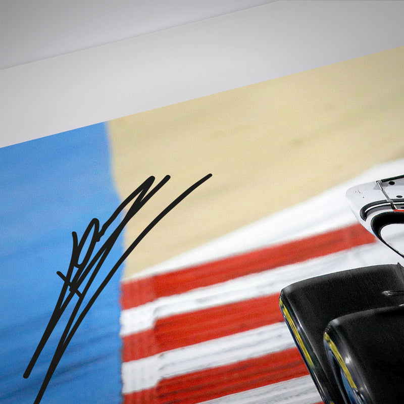 LOT 010 - Kevin Magnussen 2022 Signed Photograph – Bahrain GP