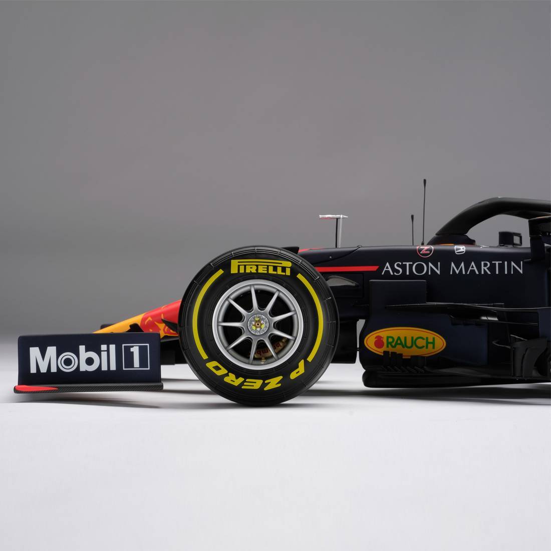 Max Verstappen 2019 Oracle Red Bull Racing RB15 1:8 Scale Model F1® Car - Amalgam Collection