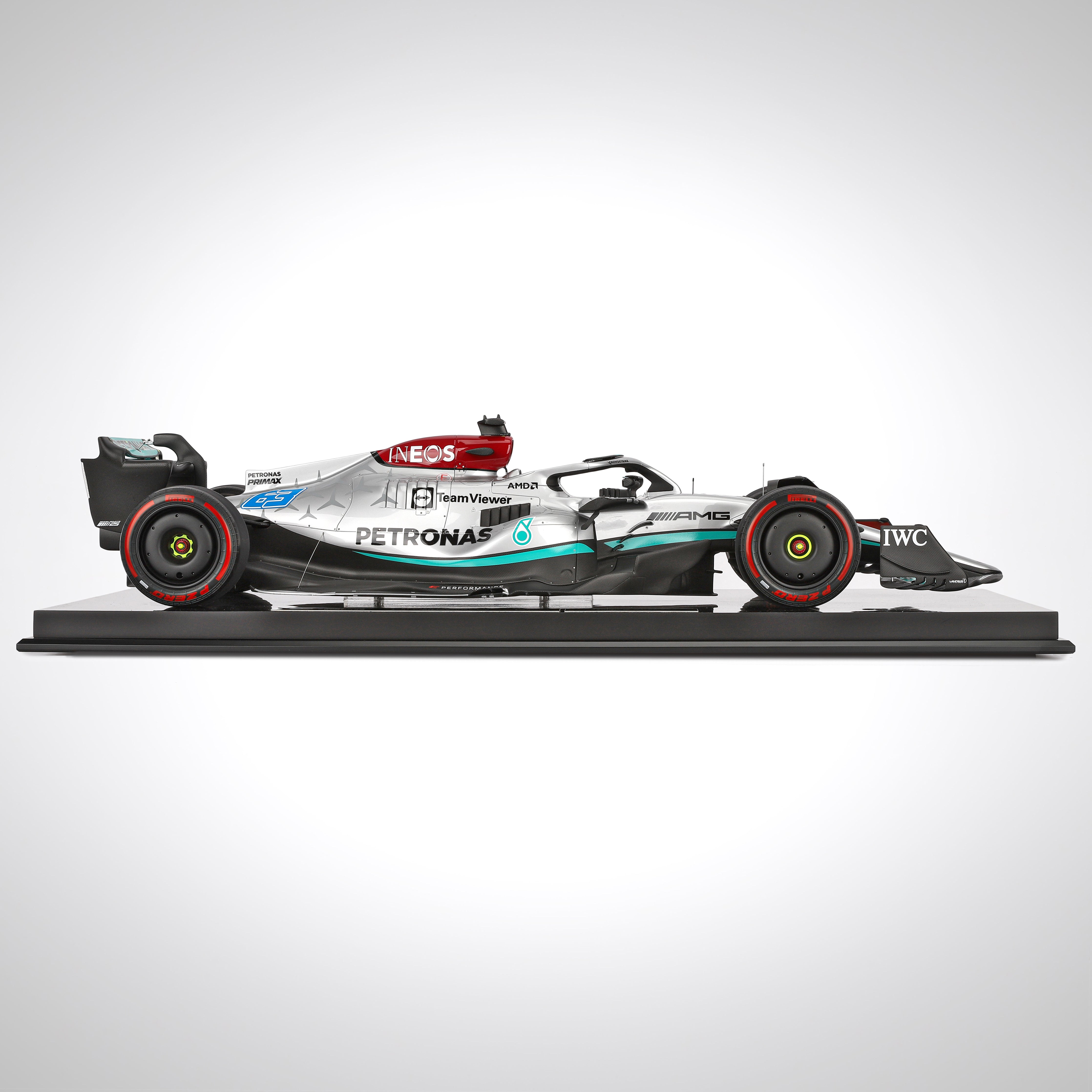 George Russell 2022 Mercedes-AMG Petronas F1 Team W13 E Performance 1:8 Scale Model - Sāo Paulo GP